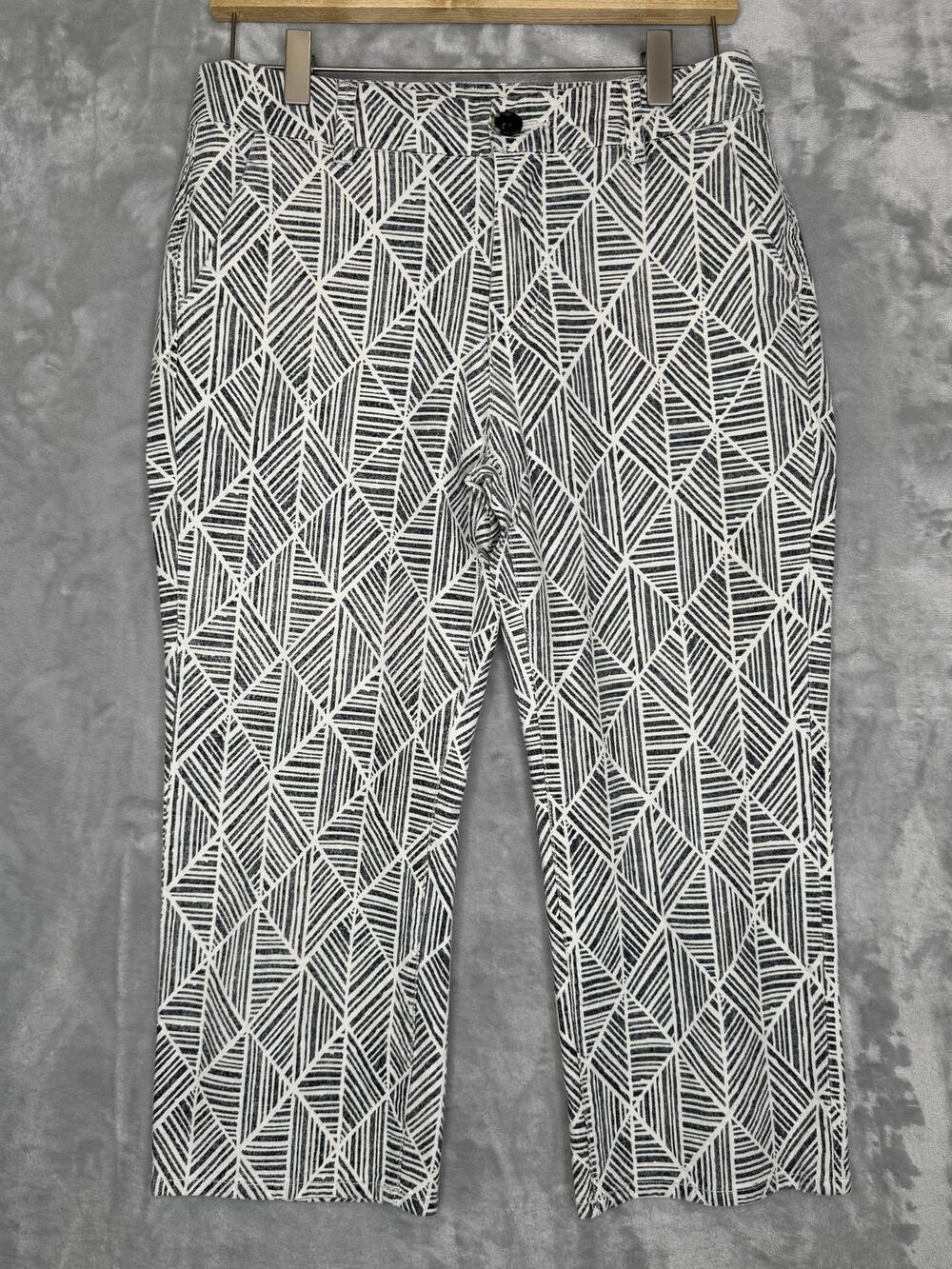 Soft Surroundings Capri Pants Womens 4P Petite White Geometric Stretch Twill